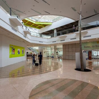 CENTRO COMERCIAL PREMIER LIMONAR