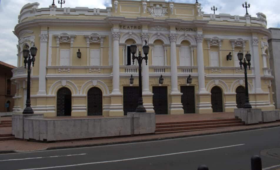 teatro municipal enrique buenaventura