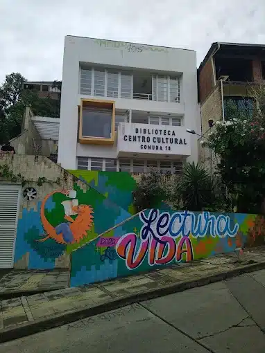Biblioteca Pública Centro Cultural Comuna 18