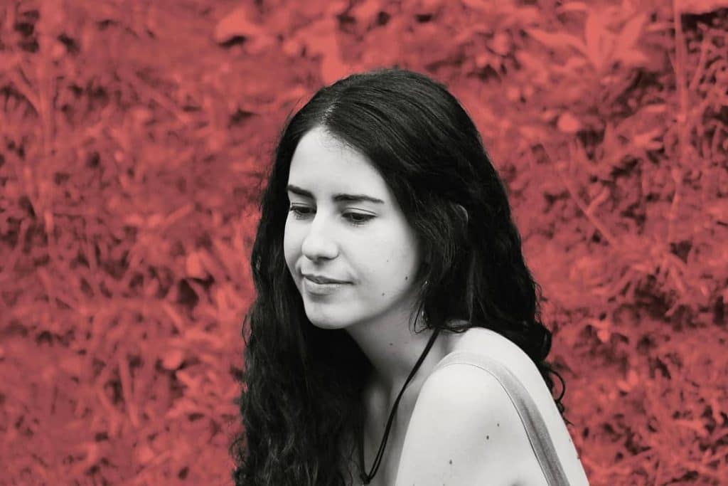 Corazón sobreviviente. 🔥❤️ La foto que me tomó @jorgevillegasres para la biografía de mi libro