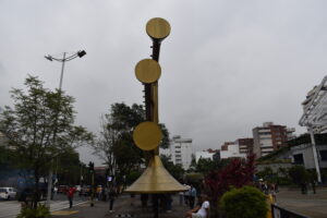 Plazoleta Jairo Varela Cali: los mensajes escondidos que casi nadie nota en la trompeta gigante