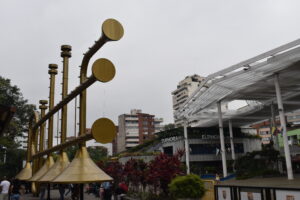 Plazoleta Jairo Varela Cali: los mensajes escondidos que casi nadie nota en la trompeta gigante
