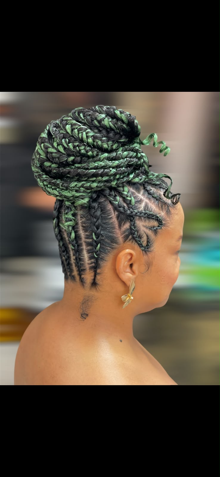 Moño Alto con Trenzas Africanas Premium